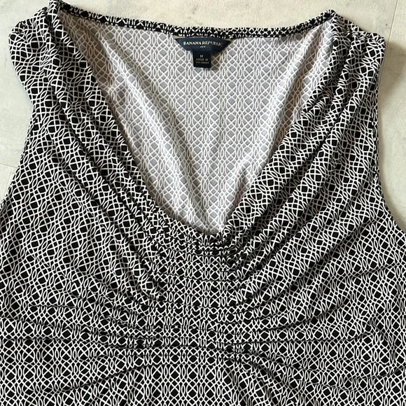 Banana republic  Blouse  sleeveless  silky  soft stretchy   Black/gray    size M - Picture 2 of 8